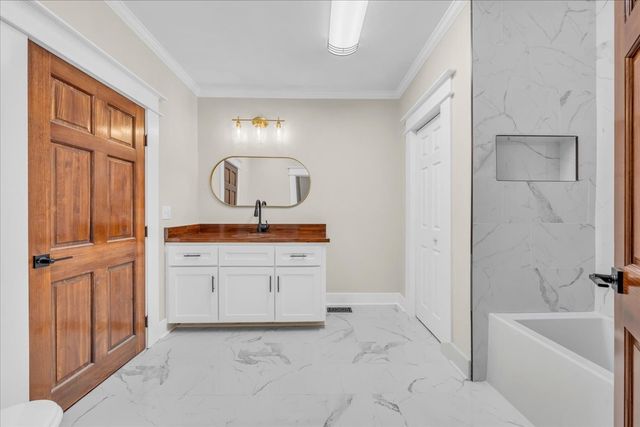 141 N Russell St, Portland, TN 37148