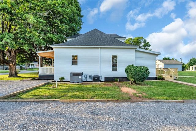 141 N Russell St, Portland, TN 37148