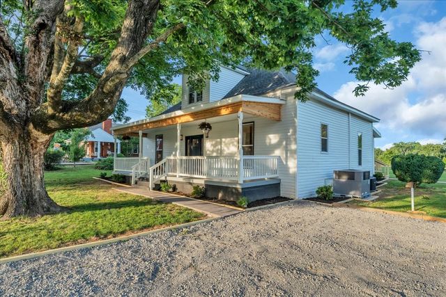 141 N Russell St, Portland, TN 37148