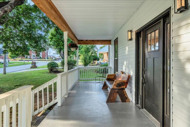 141 N Russell St, Portland, TN 37148
