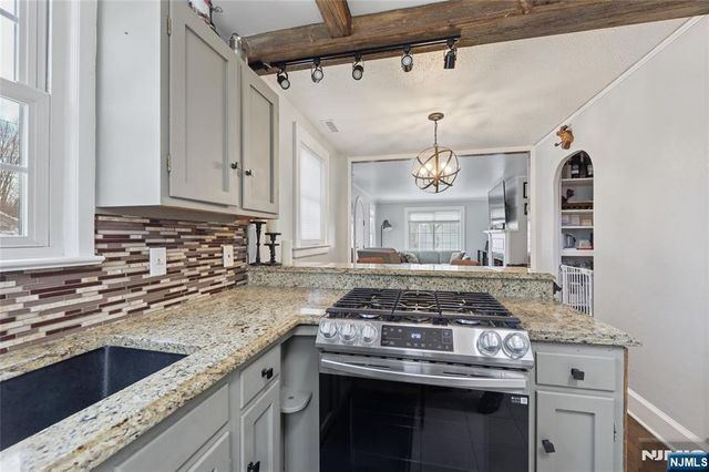 15 Godfrey Avenue, Roseland, NJ 07068