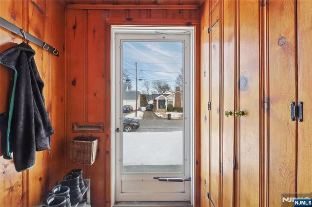 15 Godfrey Avenue, Roseland, NJ 07068