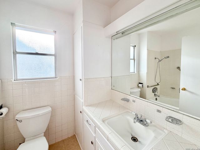 3715 OAK TRL, San Antonio, TX 78228