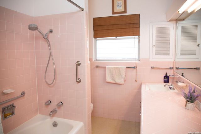 3715 OAK TRL, San Antonio, TX 78228