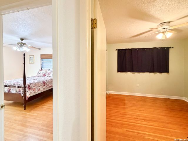 3715 OAK TRL, San Antonio, TX 78228