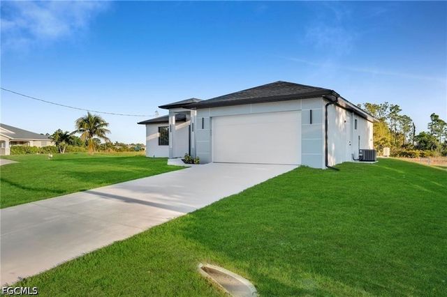2106 W 18th ST, Lehigh Acres, FL 33972