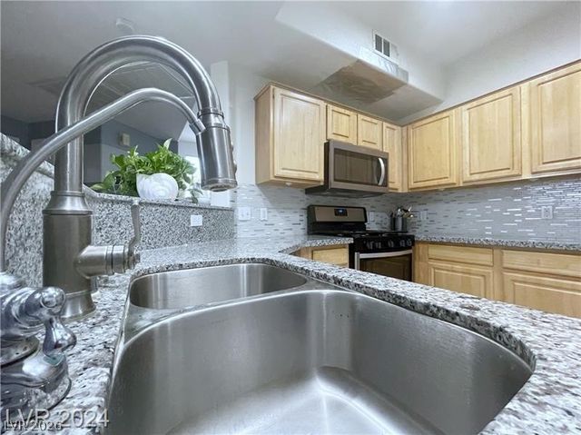 5855 Valley Drive 2101, North Las Vegas, NV 89031