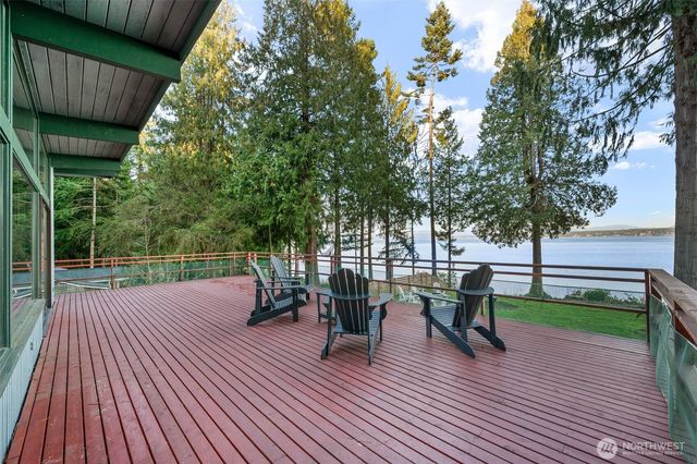 2153 Highland Drive, Camano Island, WA 98282