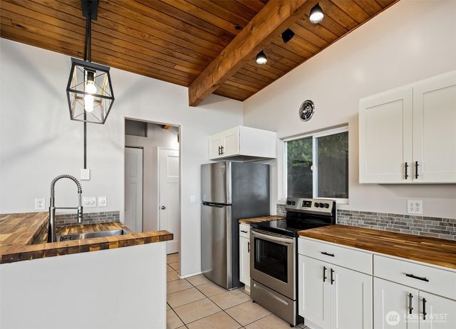 2153 Highland Drive, Camano Island, WA 98282