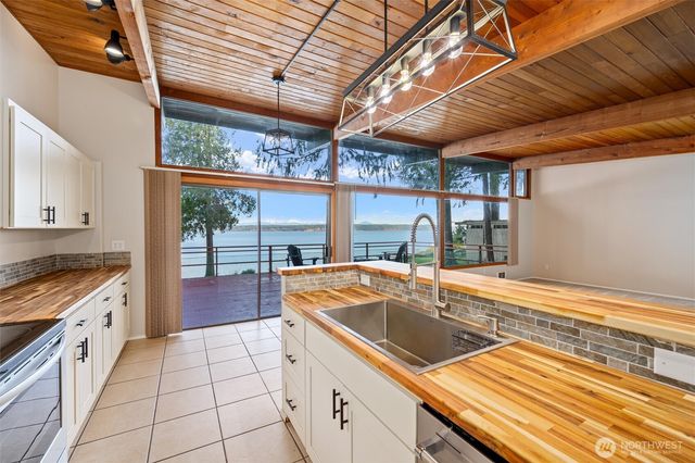 2153 Highland Drive, Camano Island, WA 98282