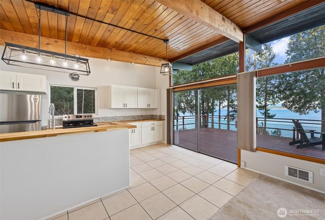 2153 Highland Drive, Camano Island, WA 98282