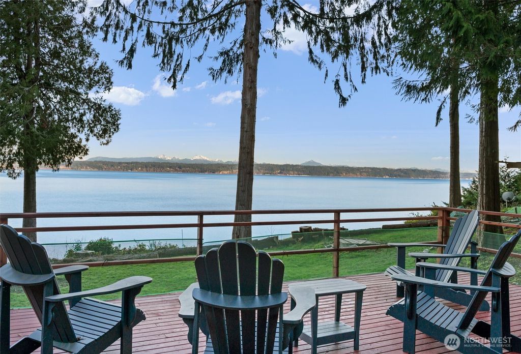 2153 Highland Drive, Camano Island, WA 98282