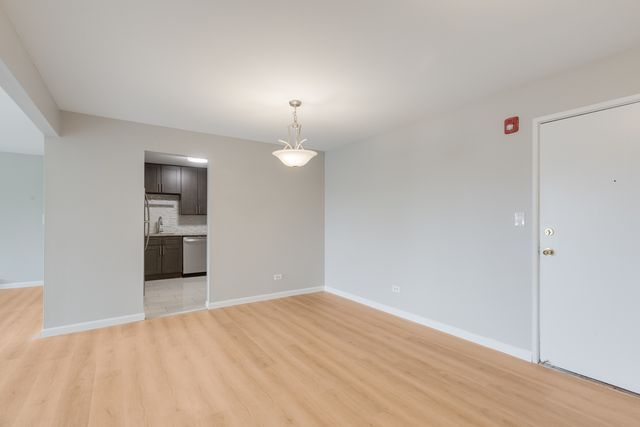 535 S Cleveland Avenue 406, Arlington Heights, IL 60005