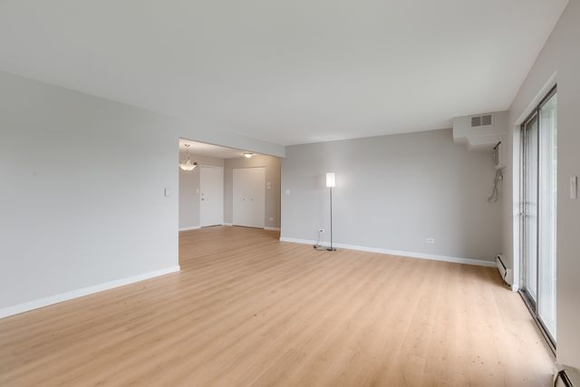 535 S Cleveland Avenue 406, Arlington Heights, IL 60005
