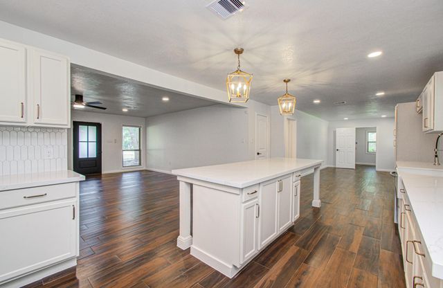 6930 S Oak Bend Drive, Alvin, TX 77511