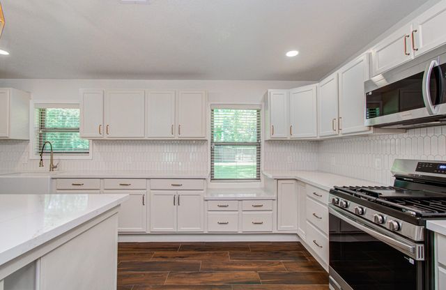 6930 S Oak Bend Drive, Alvin, TX 77511