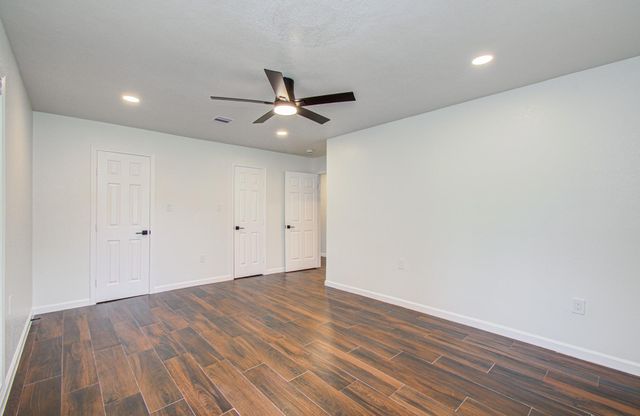 6930 S Oak Bend Drive, Alvin, TX 77511