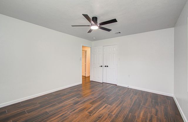 6930 S Oak Bend Drive, Alvin, TX 77511