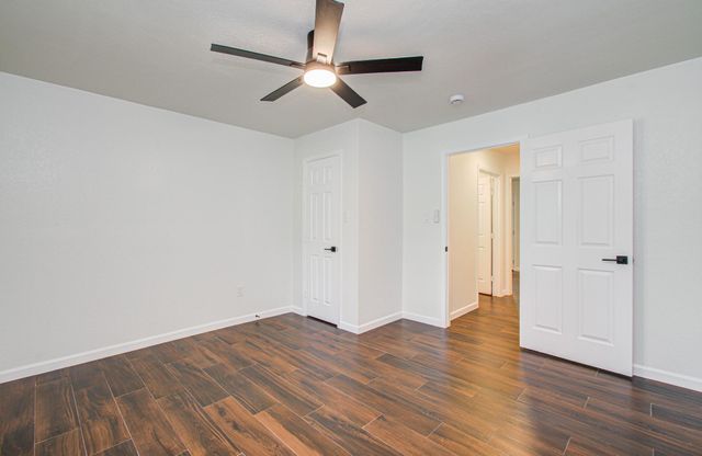 6930 S Oak Bend Drive, Alvin, TX 77511