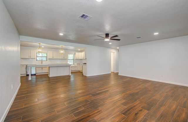 6930 S Oak Bend Drive, Alvin, TX 77511