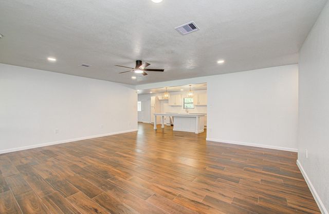6930 S Oak Bend Drive, Alvin, TX 77511
