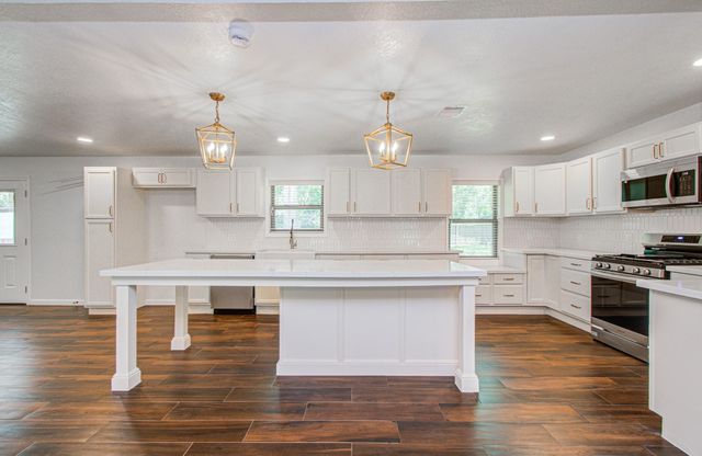 6930 S Oak Bend Drive, Alvin, TX 77511