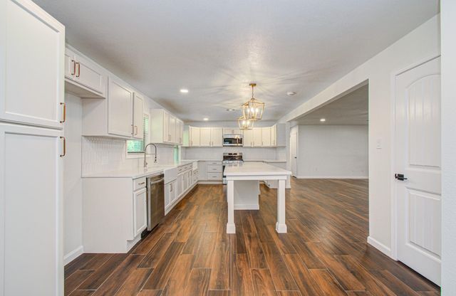 6930 S Oak Bend Drive, Alvin, TX 77511
