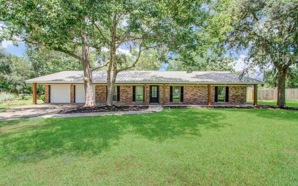 6930 S Oak Bend Drive, Alvin, TX 77511