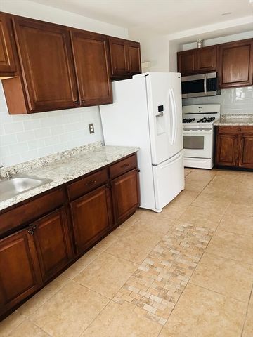 5 Oxford Park 1, Revere, MA 02151