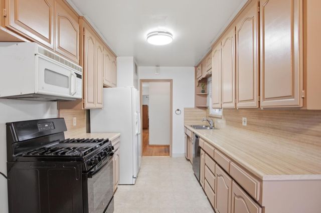 1402 W Orangeburg Ave, Modesto, CA 95350