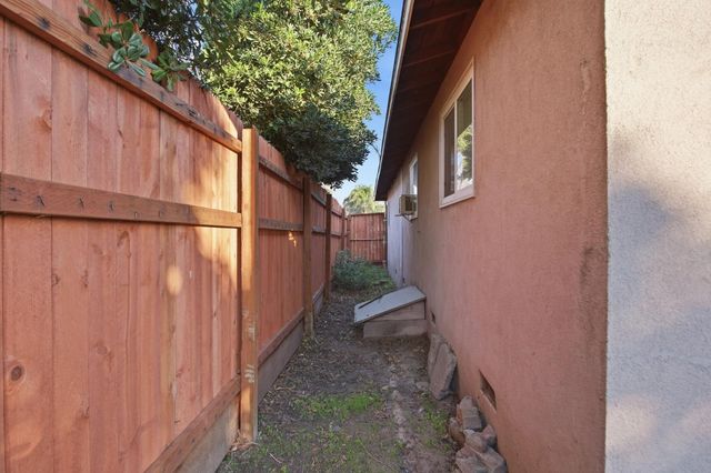 1402 W Orangeburg Ave, Modesto, CA 95350