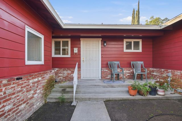 1402 W Orangeburg Ave, Modesto, CA 95350