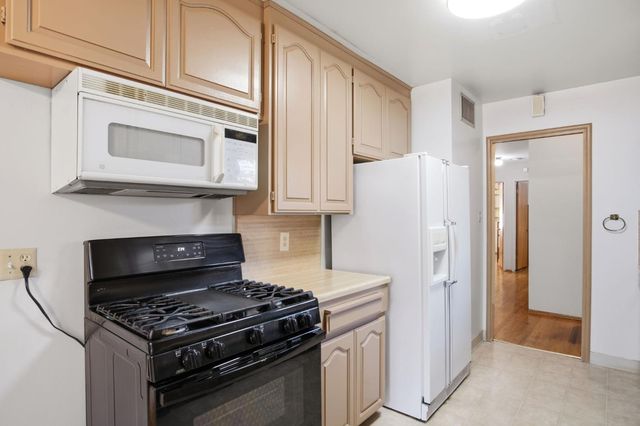 1402 W Orangeburg Ave, Modesto, CA 95350