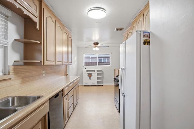 1402 W Orangeburg Ave, Modesto, CA 95350