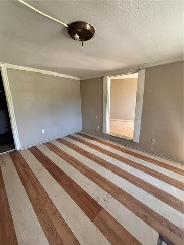 1201 E Davis Avenue, Fort Worth, TX 76104