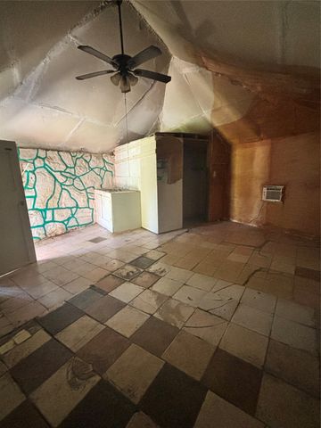 1201 E Davis Avenue, Fort Worth, TX 76104