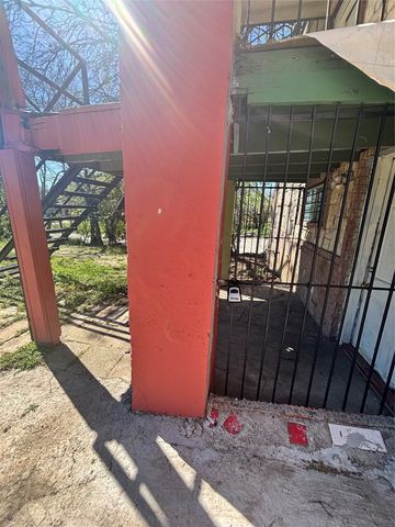 1201 E Davis Avenue, Fort Worth, TX 76104