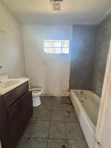 1201 E Davis Avenue, Fort Worth, TX 76104