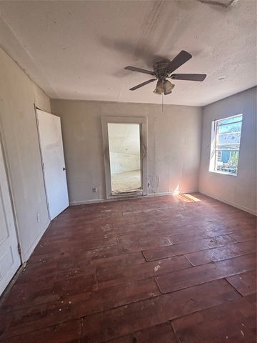 1201 E Davis Avenue, Fort Worth, TX 76104