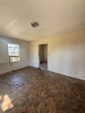 1201 E Davis Avenue, Fort Worth, TX 76104