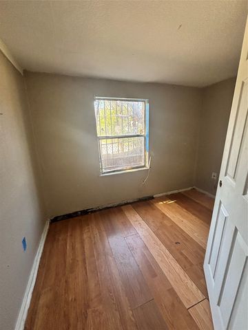 1201 E Davis Avenue, Fort Worth, TX 76104