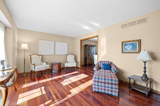 9145 Fox Run Circle, Eden Prairie, MN 55347