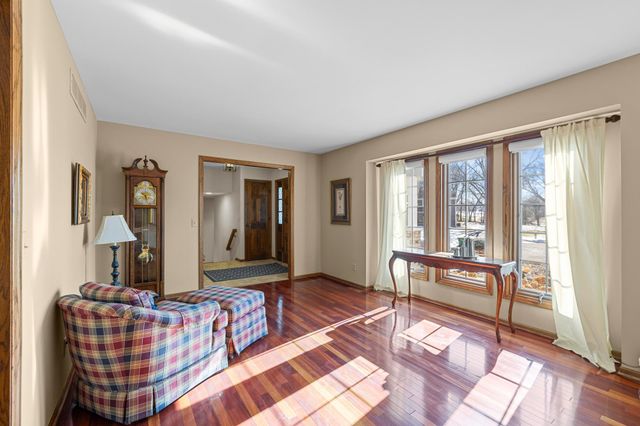 9145 Fox Run Circle, Eden Prairie, MN 55347