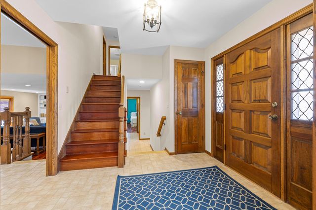 9145 Fox Run Circle, Eden Prairie, MN 55347