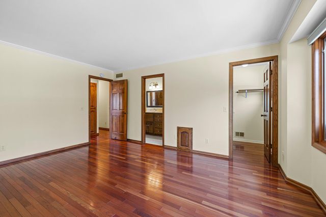 9145 Fox Run Circle, Eden Prairie, MN 55347