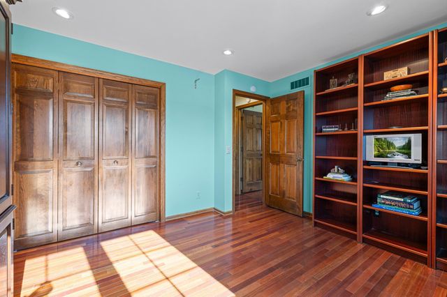 9145 Fox Run Circle, Eden Prairie, MN 55347