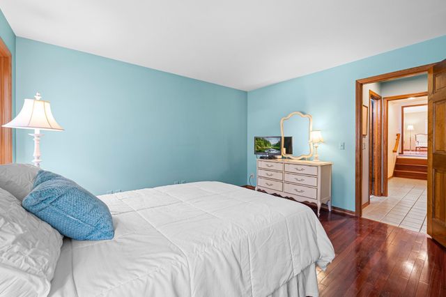 9145 Fox Run Circle, Eden Prairie, MN 55347