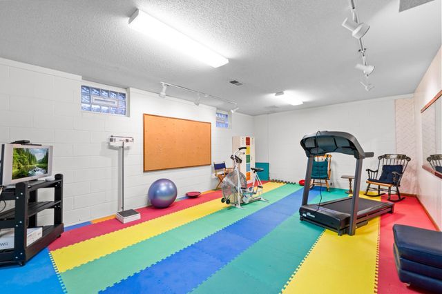 9145 Fox Run Circle, Eden Prairie, MN 55347