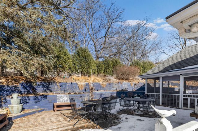 9145 Fox Run Circle, Eden Prairie, MN 55347