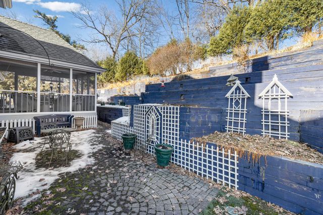 9145 Fox Run Circle, Eden Prairie, MN 55347